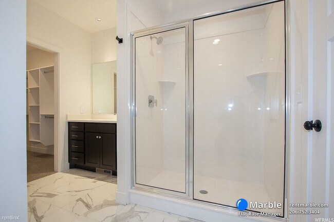 Building Photo - 2 br, 2 bath Townhome - 822 S 340 E