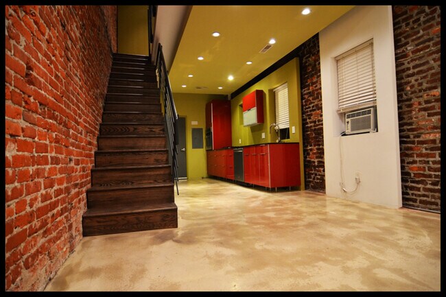 Building Photo - 609-611 E. Passyunk Ave