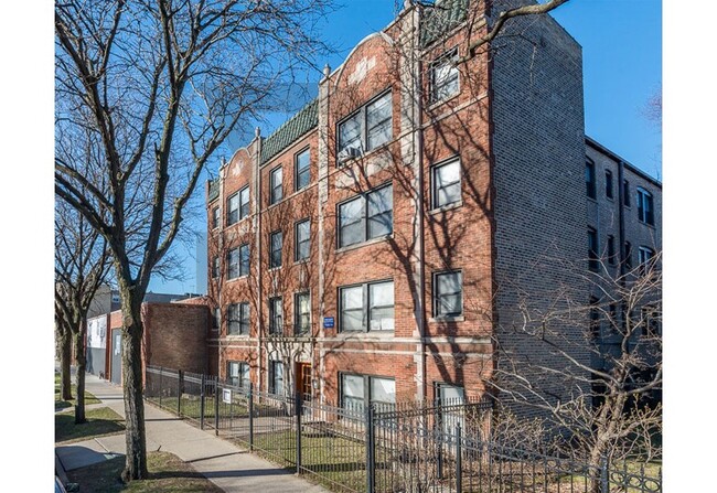 Building Photo - 4542 N Damen Ave