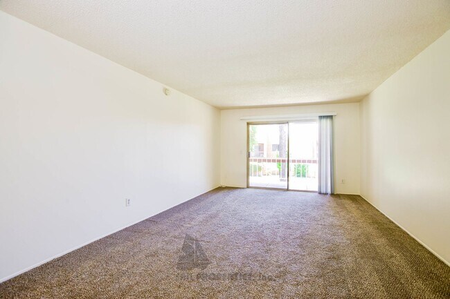 Building Photo - Charming 1-bedroom, 1-bath Condo in Huntington Beach