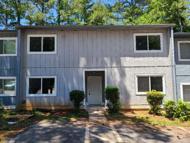 Building Photo - 922 Pine Oak Trail