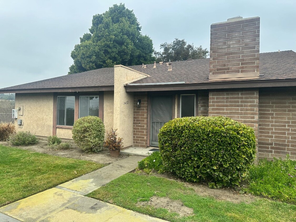 Building Photo - Newly Remodeled 3-Bedroom Condo – End Unit with Greenbelt Views!