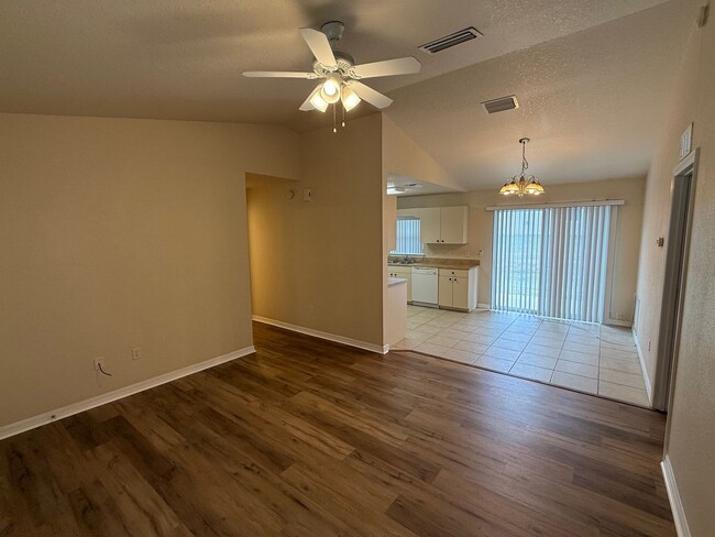Foto del edificio - 2 Bedroom/2 Bathroom Apartment