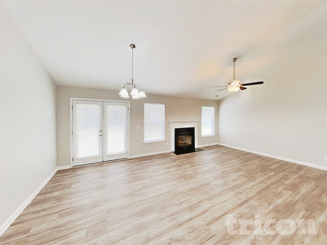 Foto del edificio - 614 Walnut Crossing Dr