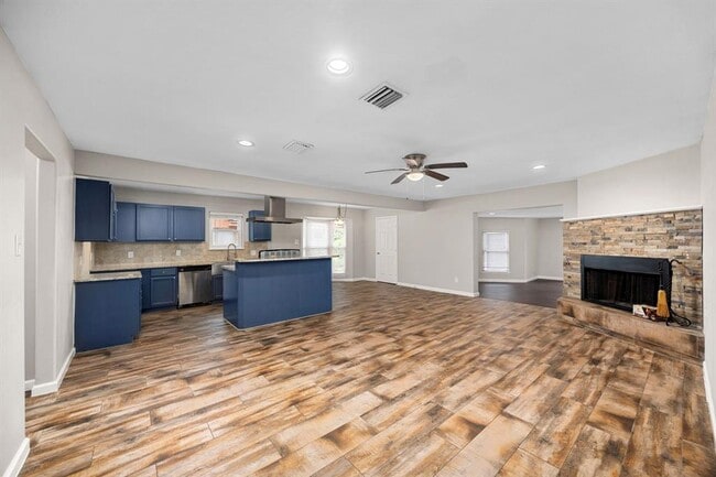 Building Photo - 24402 Pine Canyon Dr