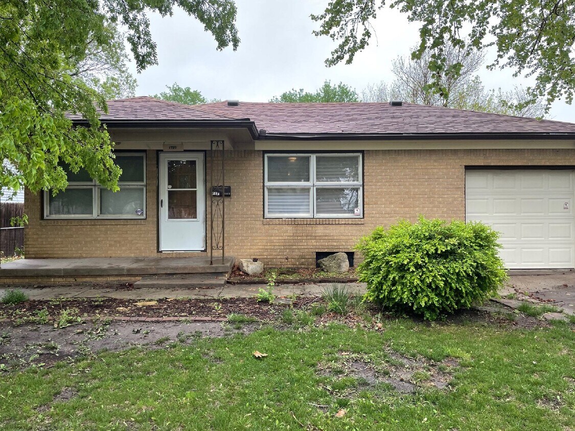 Primary Photo - Charming 3-Bedroom Home with Spacious 1066...