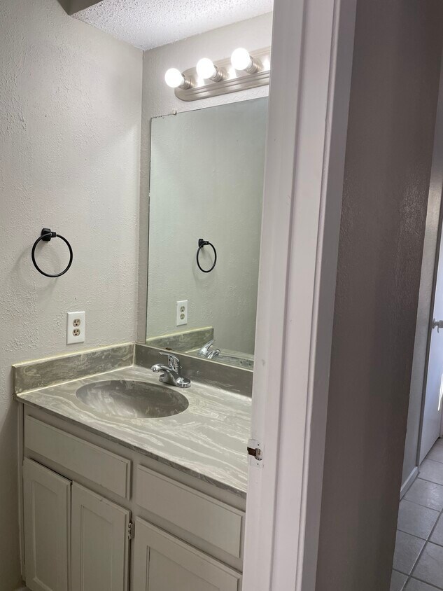 Foto principal - 929 W Hickory St