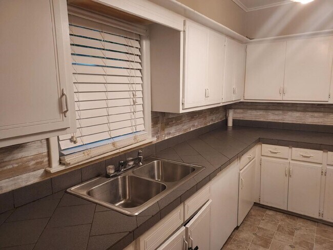 Foto del edificio - 3350 27th Ave