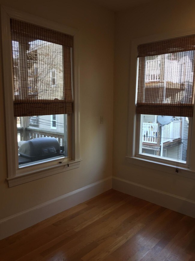 Foto del edificio - 840 E 2nd St