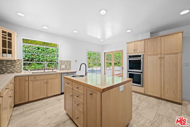 Foto del edificio - 435 Dalehurst Ave