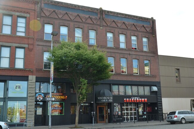 Edificio - 1218 N State St
