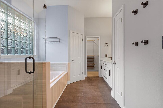 Foto del edificio - 5124 Scottish Thistle Dr