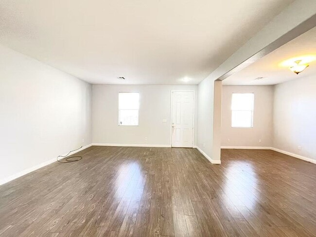 Building Photo - 202 Lynbrook St
