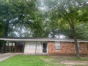 Building Photo - 1928 Wellborn Dr