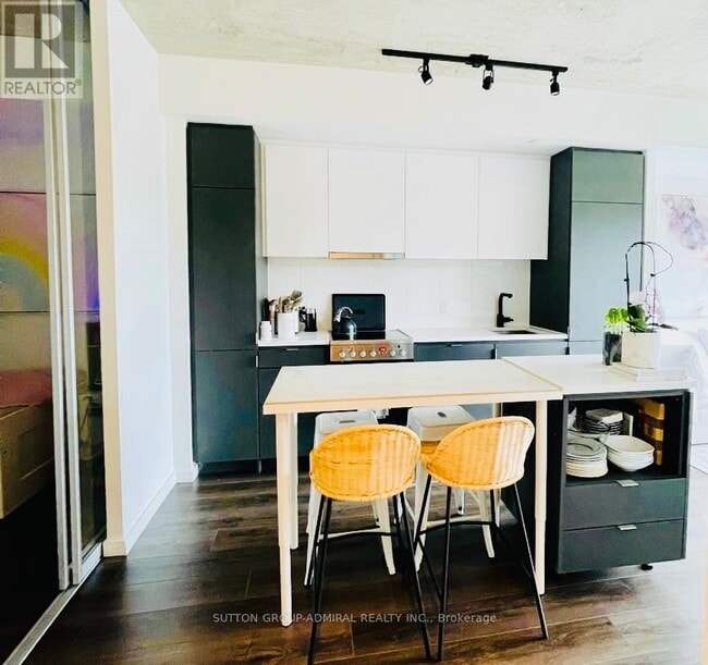 Building Photo - 7 Smith Crescent