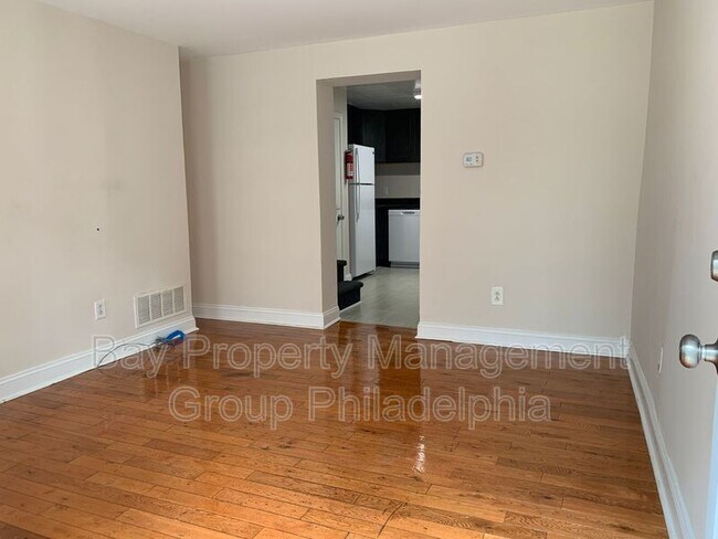 Building Photo - 1229 E Oxford St