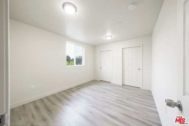 Building Photo - 831 E 83rd St