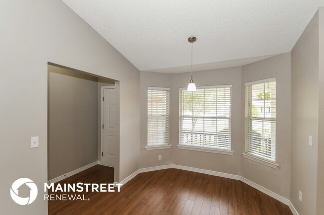 Foto del edificio - 10450 McGirts Creek Dr