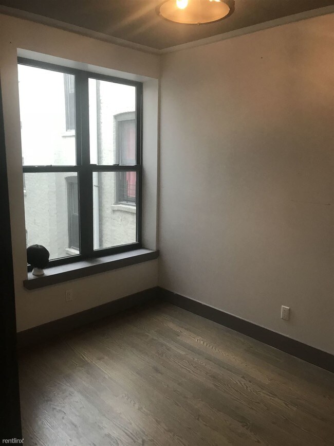 Foto del edificio - 1645 Summerfield St