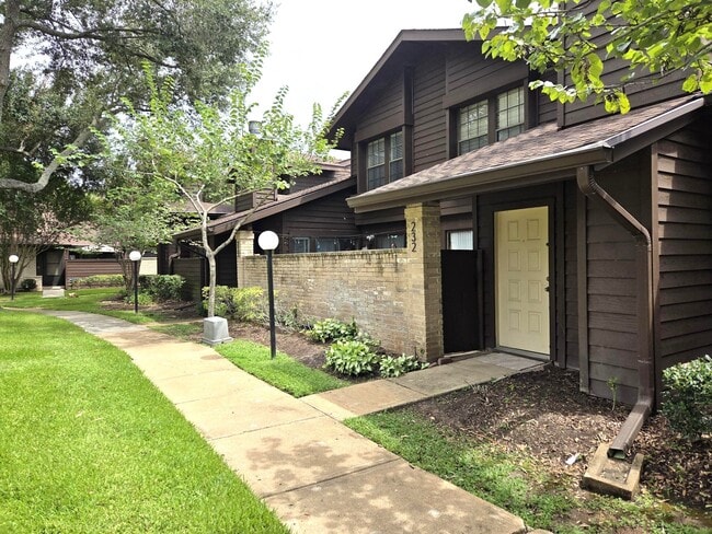 Building Photo - 2611 Grants Lake Blvd