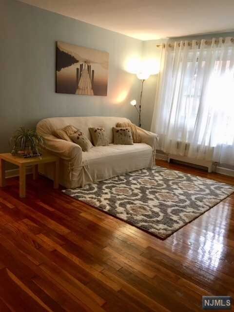 Foto del edificio - 2330 Linwood Ave
