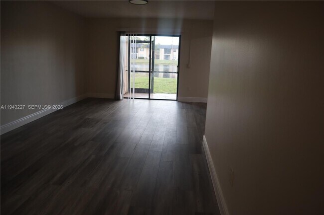 Foto del edificio - 9244 NW 1st St