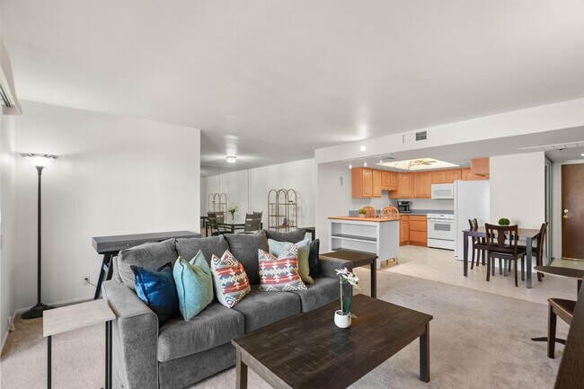 Foto del edificio - 7910 E Camelback Rd