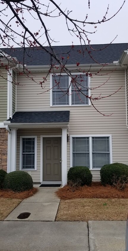 Townhome in great location! - Townhome in great location!