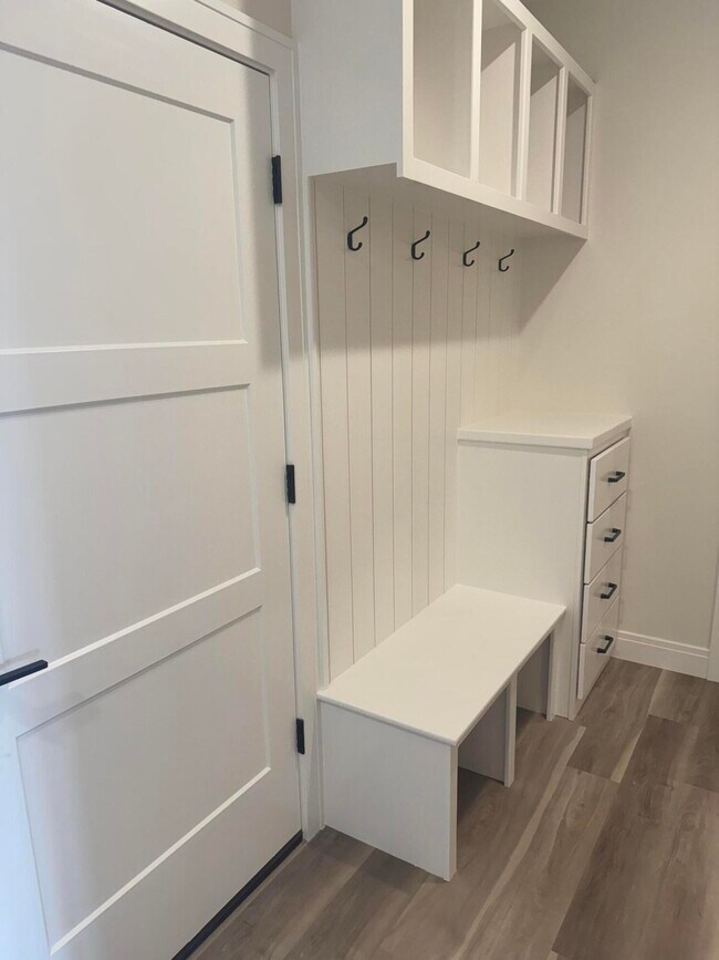 Foto del edificio - 5316 Buttercup Dr