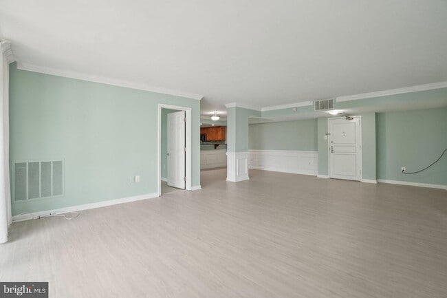 Building Photo - 1515 S Arlington Ridge Rd