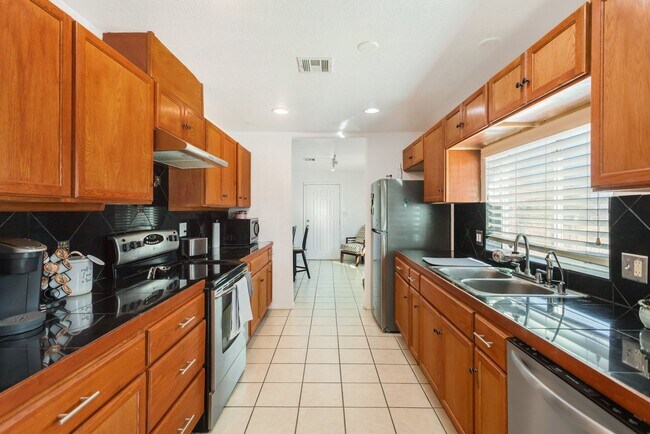 Foto del edificio - 7245 S Cole Ln