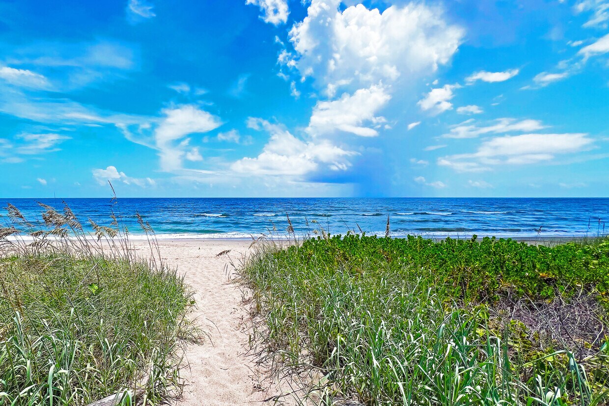 Foto principal - 3541 NE Ocean Blvd