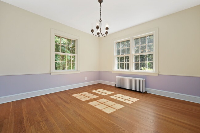 Building Photo - 20 Brewster St