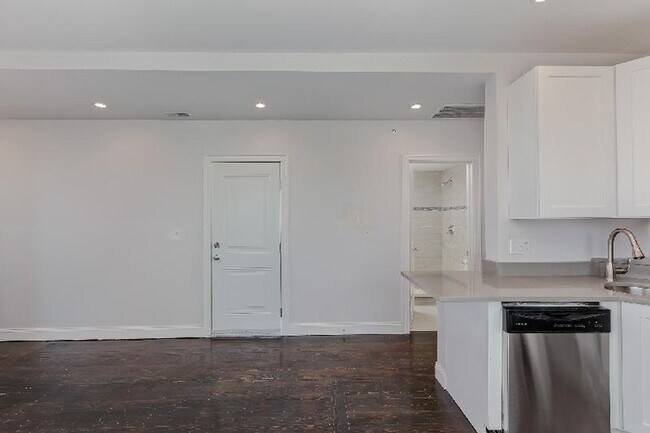 Foto del edificio - Recently Renovated Unit in South End, In-Unit Washer and Dryer, High-End Kitchen Appliances, Rece...