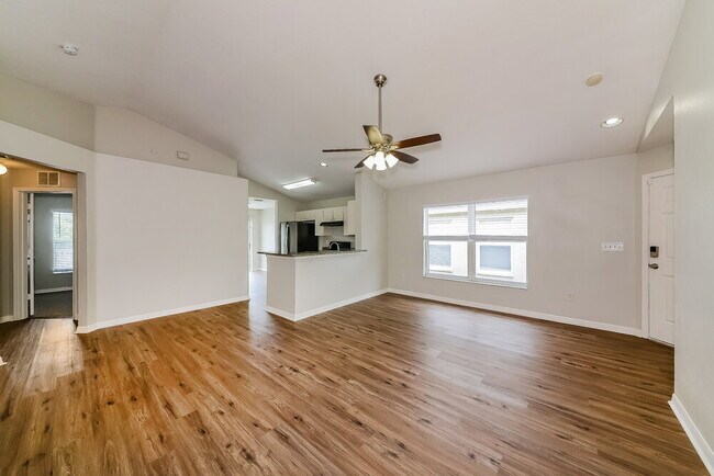 Foto del edificio - 727 Cristelle Jean Dr