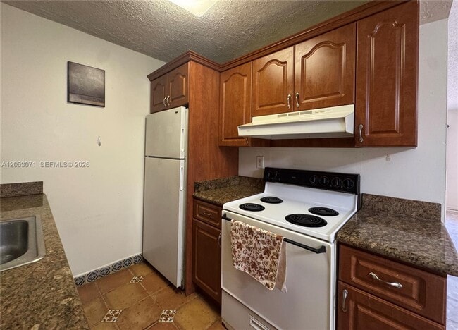 Foto del edificio - 7208 Fairway Dr