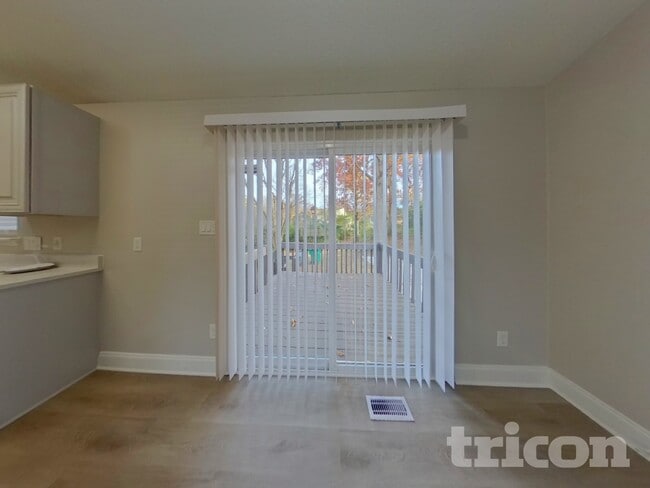 Building Photo - 5801 Leaf Ct