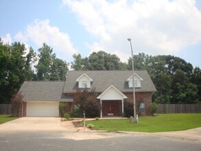 Building Photo - 170 Zoe Dr