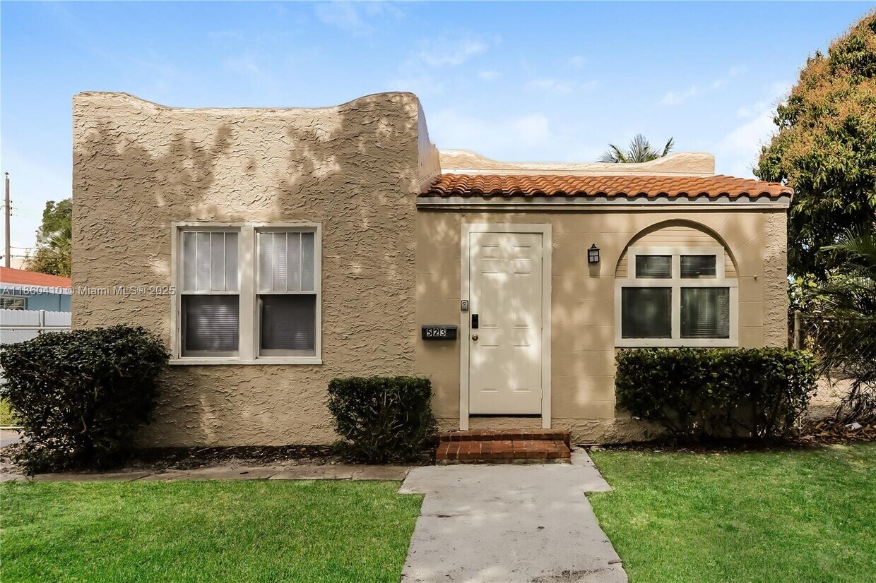 Foto principal - 523 Plymouth Rd