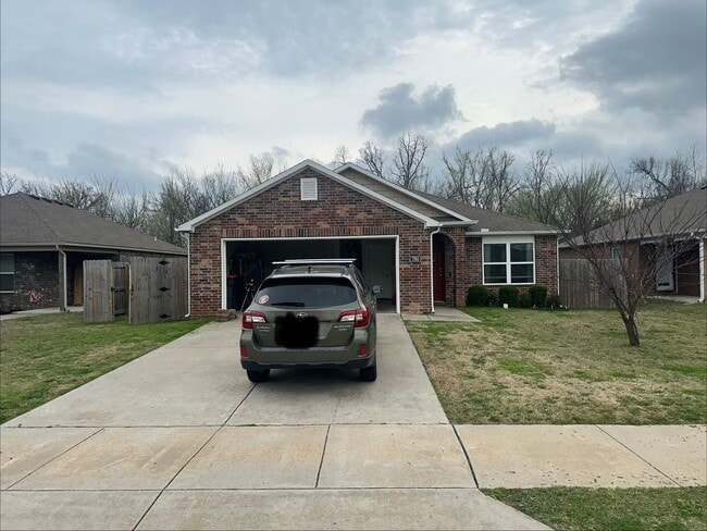 Available May 1st! Three Bedroom, Two Bathroom Home in Legendary Subdivision near Shaw Elementary - Available May 1st! Three Bedroom, Two Bathroom Home in Legendary Subdivision near Shaw Elementary