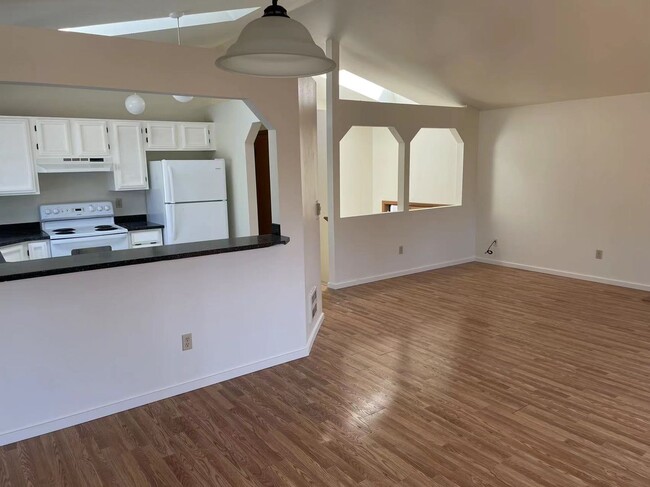 Photo - Spacious 3-bed, 2.5-bath house in Wallingf...