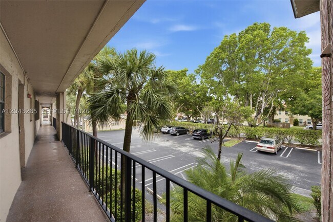 Foto del edificio - 3361 NW 85th Ave