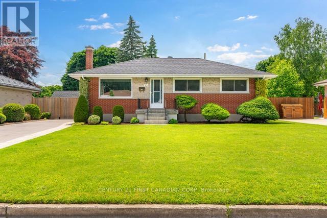 Primary Photo - 216 Irving Pl