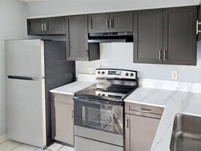 Building Photo - 1080 N Franklin Ave