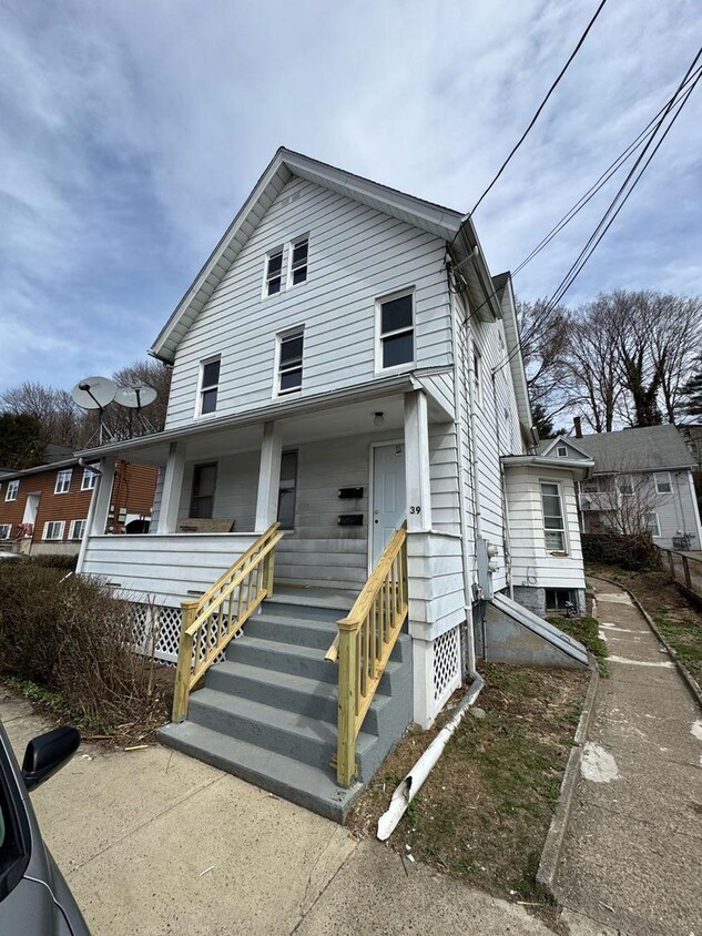 Primary Photo - 39 Bank St