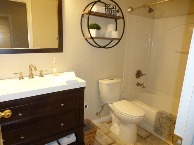Foto del edificio - 447 N Alder Ct