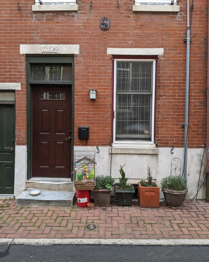 Front door view - 726 N Bodine St