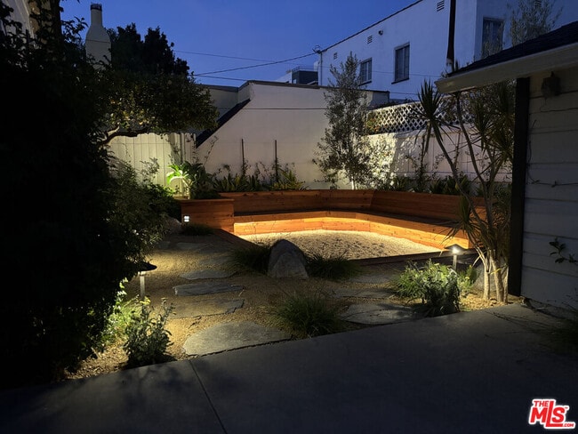 Foto del edificio - 1442 Ellsmere Ave