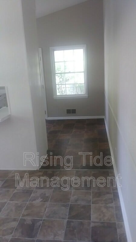 Building Photo - 1042 Mesa Dr