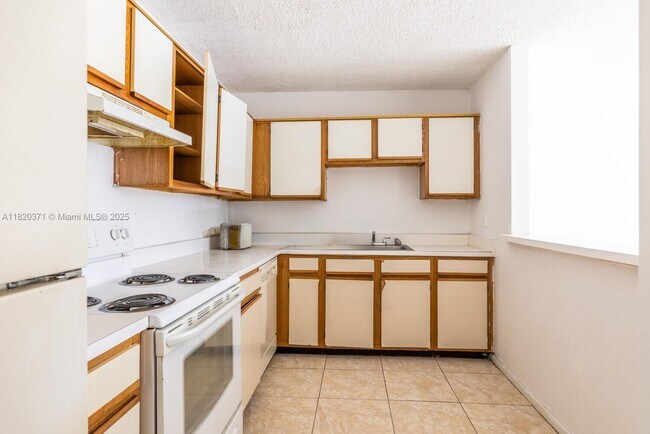 Building Photo - 14850 Naranja Lakes Blvd